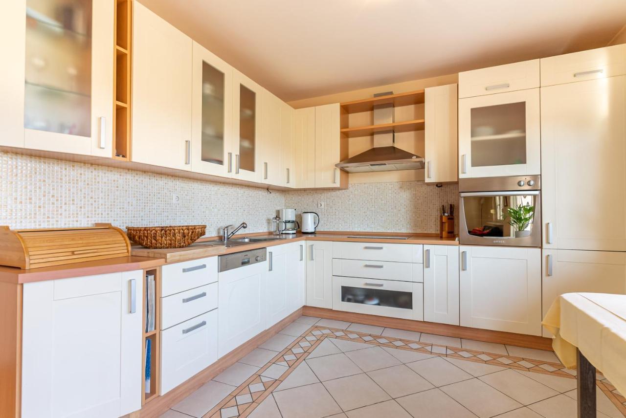 Apartment Luno Kaštela Zewnętrze zdjęcie